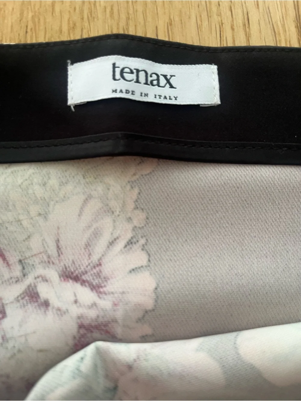Tenax Made In Italy Black Floral Scalloped Hem Midi Skirt